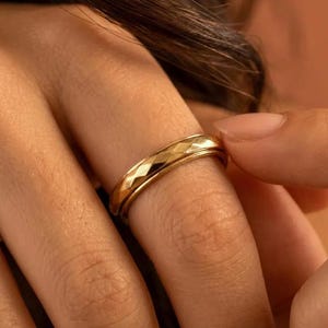 Anello girevole in oro, antistress, fascia antistress in acciaio inossidabile, anello antistress martellato in oro 14 carati, regalo antistress per la mamma, anelli con taglio romboidale sfaccettato