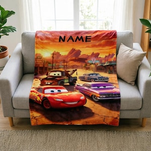 Personalisierte Auto-Decke, weiche Kuscheldecke, Radiator Springs-Motiv, Geschenk für junge Rennsportfans