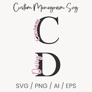 Op de afbeelding: Een digitaal grafisch ontwerp met de tekst Custom Monogram Svg bovenaan. Daaronder staan twee grote zwarte letters, C en D, elk gecombineerd met roze cursieve tekst die Custom en Daisy leest. Onderaan staat SVG / PNG / AI / EPS.