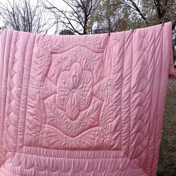 Vintage sateen quilt/blanket