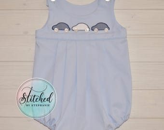 Babypojkar handgjord broderad vintagebil blå pikébubblasparkdräkt med broderi
