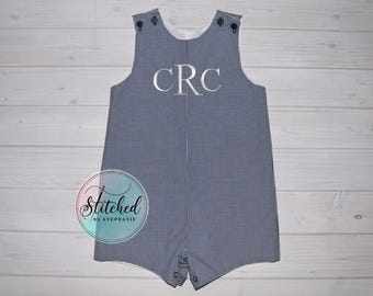 Jon Jon, traje de baño para niño hecho a mano con monograma en azul marino y blanco.