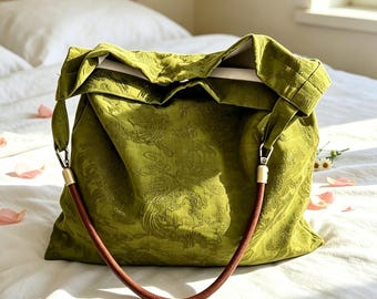 Bolso de hombro estilo chinoiserie, bolso tote de brocado chino color musgo, bolso hobo verde chartreuse, bolso de mano de arte textil, bolso de mano informal de gran capacidad, ideal como regalo.