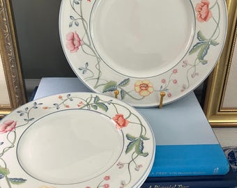Plato llano y platos de ensalada Albertina de Villeroy & Boch, estilo vintage.