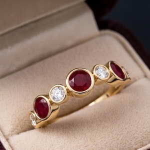 Bague en argent sterling plaqué or avec rubis et moissanite sertis clos, bague de promesse pour femme