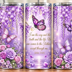 Op de afbeelding: Drie cilindrische bekers met metalen rietjes met een paars bloemmotief met blauweregen, rozen en vlinders. De middelste beker toont de tekst: I am the way and the truth and the life. No one comes to the Father except through me. John 14:6.