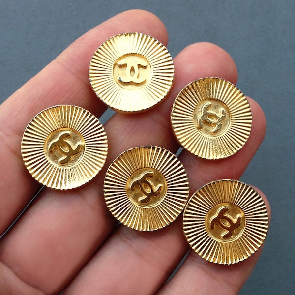 Authentic 1970s CHANEL button / 1 piece Vintage gilded shirt buttons size 19 mm / Original Vintage haute couture CC monogram jewelry