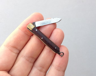 Vintage tiny Knife / 40s miniature folding knife / mini pocket knife for collectors / little charm knife / antique necklace pendant