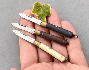 3 pcs Vintage tiny Knife / 1940s miniature folding knife / mini pocket knife for collectors / little charm knife / antique necklace pendant