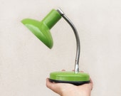 Vintage 70s desk lamp / green enamel Italian gooseneck lamp / mid century table light / bedside little lamp made in Italy / Studio lamp