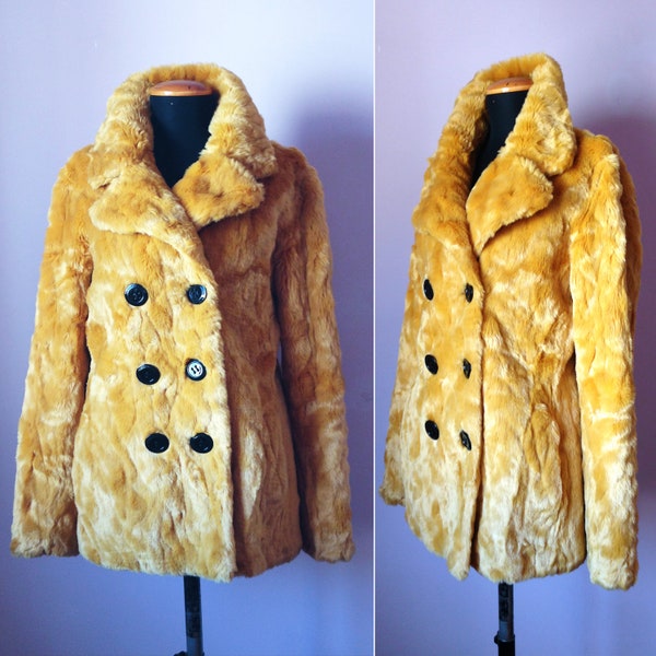 Manteau Trussardi en fausse fourrure taille 36 38 FR à double boutonnage