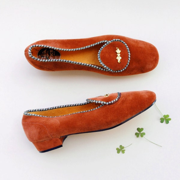 60s velvet shoes / Vintage italian burnt orange shoe / low heel bohemian slippers / flat boudoir shoes / Eu 41 Uk 8 Us 10