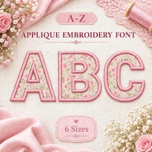Könnte beinhalten: Ein Set aus A-Z Applikations-Stickschrift-Buchstaben mit einem Blumenmuster aus rosa Blüten auf hellem Grund, umrandet mit rosa Garn. Die Buchstaben A, B und C sind groß dargestellt, mit den Textbeschriftungen A-Z und 6 Sizes.