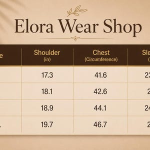 Puede incluir: Una tabla de tallas para Elora Wear Shop con un encabezado marr&oacute;n oscuro y un fondo beige claro. La tabla enumera las tallas S, M, L y XL con las medidas correspondientes en pulgadas para hombros, circunferencia del pecho y largo de manga.