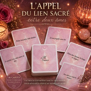Peut inclure: Un jeu de 46 cartes oracle au design rose sur le thème céleste avec un croissant de lune et des rayons lumineux. Chaque carte affiche du texte français comme 'Notre rencontre était destinée' et 'M Essence'. Les cartes sont disposées.