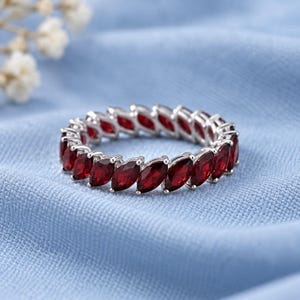 Granat alliansring, 925 sterlingsilver, markisröd granatring, stapelbar födelsesten i januari, jubileumspresent till henne, bladring