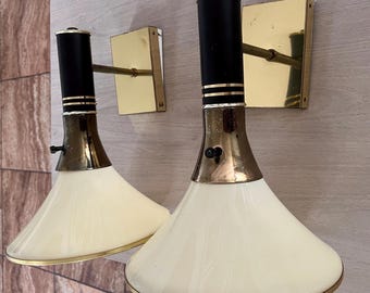 Juego de 2 apliques de pared vintage de estilo moderno de mediados de siglo.