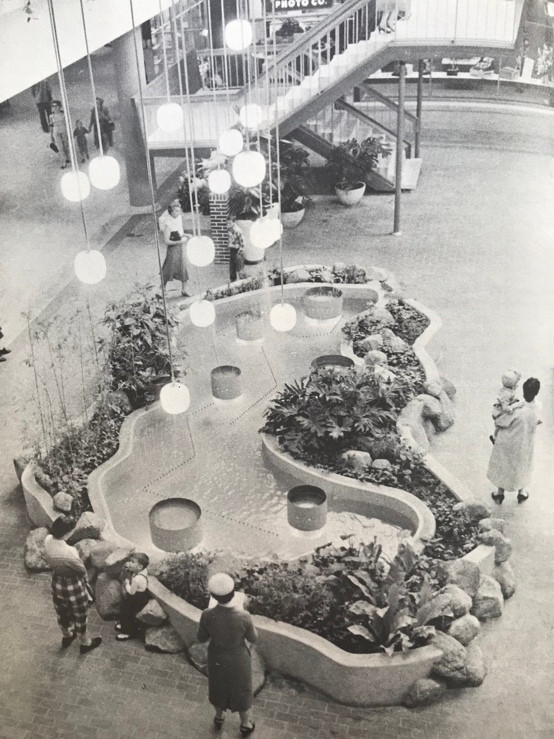 Shopping Towns USA the Planning of Shopping Centers Victor Gruen