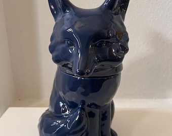 Tarro de cerámica azul con forma de zorro para galletas y premios para perros, de la marca Threshold.