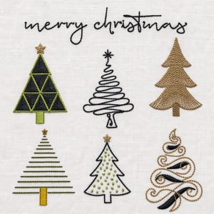 Può includere: Un disegno ricamato su tessuto bianco con il testo merry christmas in corsivo nero sopra sei distinti motivi di alberi di Natale. Gli alberi includono disegni geometrici, a spirale, dorati, a linee orizzontali, a pois e con vortici neri e oro.