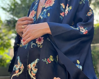1950s–1960s Mid-Century Chinese Embroidered Silk Robe