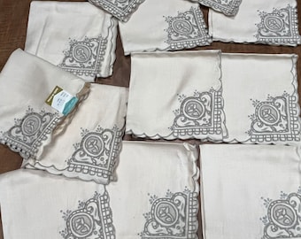 12 vintage linen napkins - ivory color with embroidery - 16" x 16" - new old stock