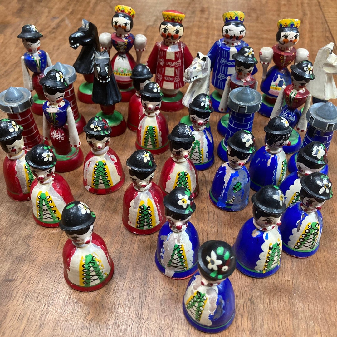 Vintage Folk Art Chess Set 1970s Chess Pieces by German Erzgebirge 32