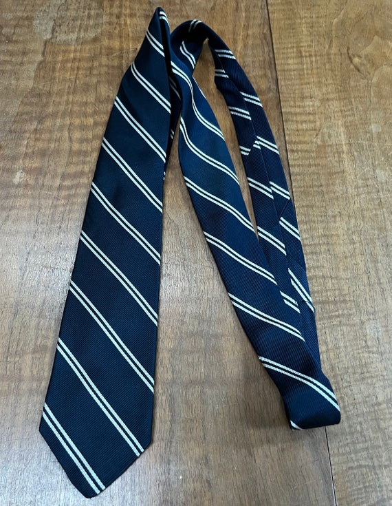 Vintage tie by Rivetz of Boston - all silk - clas… - image 5