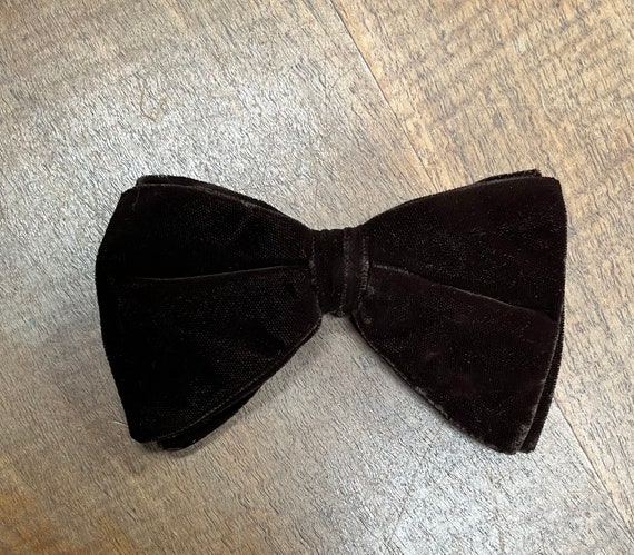 1970s Vintage chocolate brown velvet bow tie - cl… - image 2