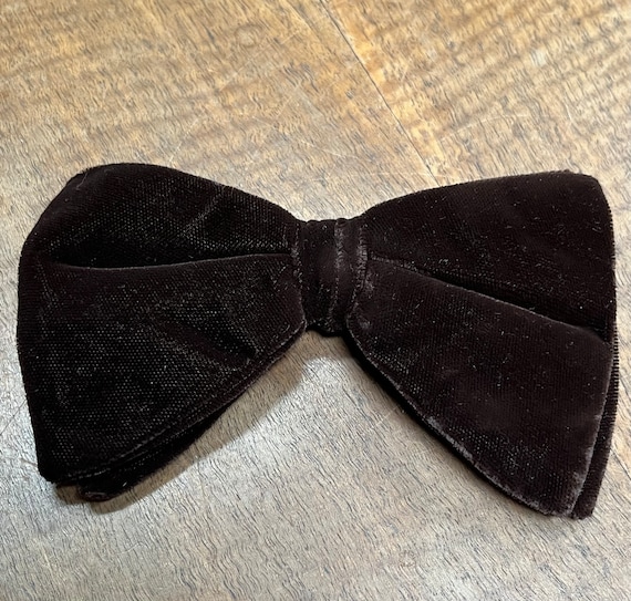 1970s Vintage chocolate brown velvet bow tie - cl… - image 1