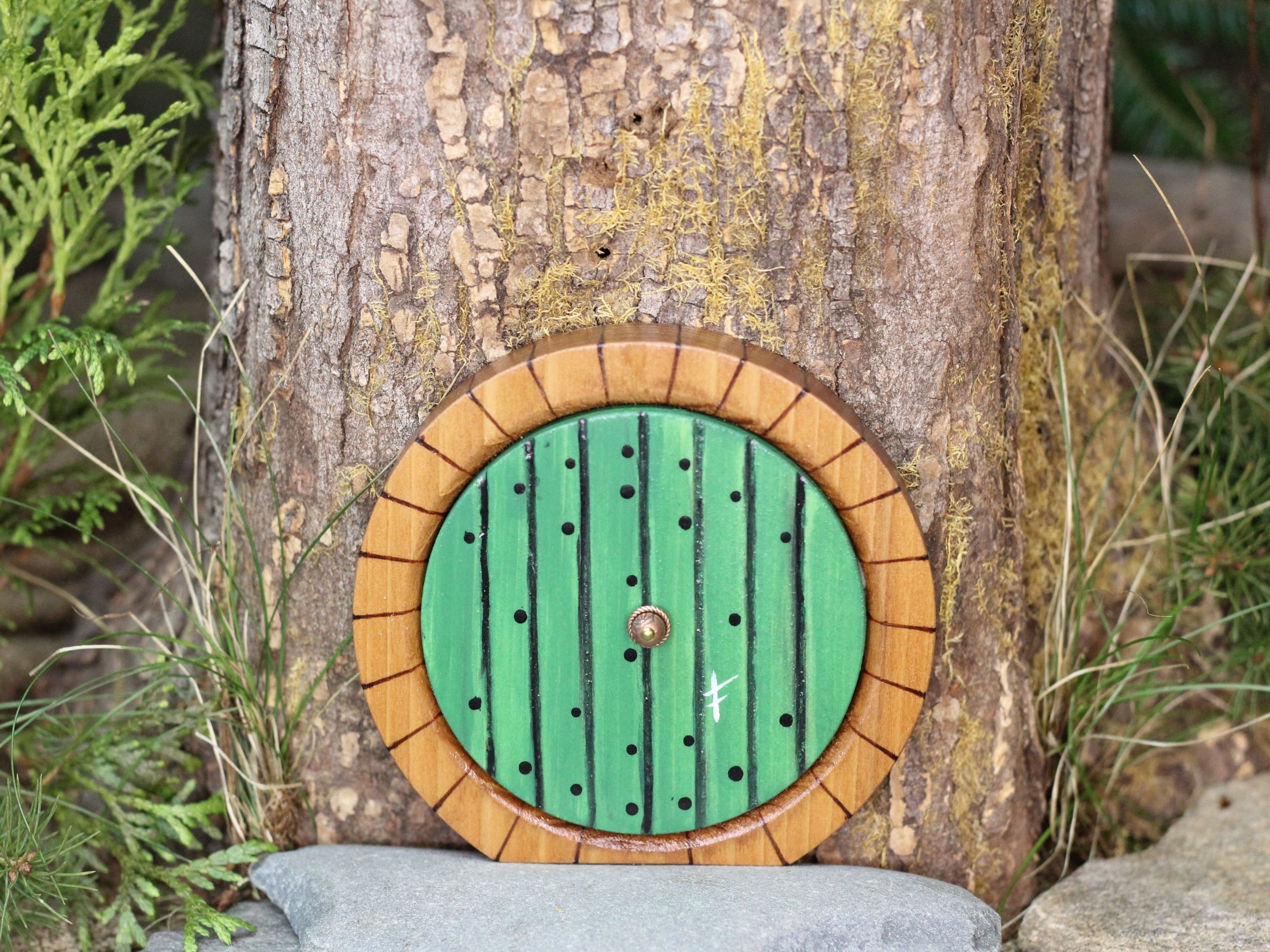 Round Hobbit Fairy Door Set - Terrarium Decor