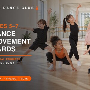 Può includere: Un set di carte per il movimento della danza intitolato THE DANCE CLUB, AGES 5-7, DANCE MOVEMENT CARDS, 9 VISUAL PROMPTS, SHAPES, LEVELS, PRINT, PROJECT, MOVE. L'immagine mostra quattro bambini in uno studio che eseguono varie pose di danza in abbigliamento sportivo.