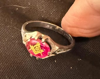 Ladies Antique Masonic ring, Sterling band, red stone with Masonic emblem in gold.