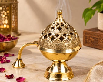 Quemador de incienso de latón hecho a mano, incensario floral ornamentado, soporte para bakhoor en tono dorado (decoración del hogar)