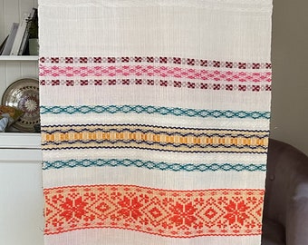 Vintage Romanian cotton towel with natural silk threads from 1970.