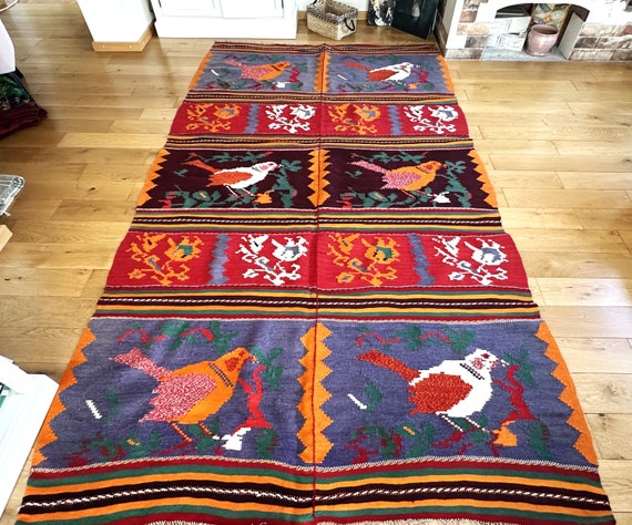 Vintage handmade romanian kilim with birds and flowers from the 40's, Kilim vintage fait à la main avec des oiseaux et des fleurs des années