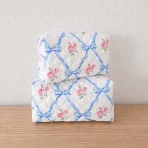 Pochette trapuntata fatta a mano, pochette da viaggio, trousse per cosmetici, beauty case, pochette cosmetica - Romantic Ribbon