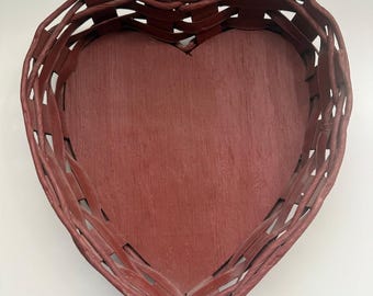 Vintage Rustic Heart-Shaped Woven Basket with Solid Wood Bottom