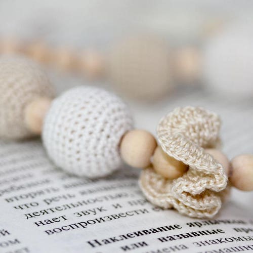 Organic cotton Nursing necklace, Teething necklace, Breastfeeding Necklace for mom with vintage lace - white, beige, natural wooden beads