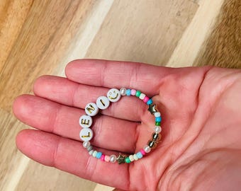 Perlenarmband personalisiert, handgemacht, Namensarmband, DIY Armband, Süßwasserperlen, bunt