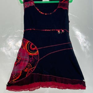 Cache Cache Vintage Patchwork-Top, ärmelloses Tunika-Top in Schwarz und Rot, Boho-Top mit abstraktem Print, französische Mode