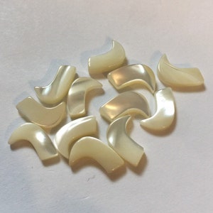 MOP Claws. Trochus Shell Claws. 8 x 12mm x 2mm thick. Natural color. Saltwater Shell.