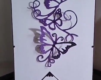 Tarjeta floral de mariposa morada hecha a mano, tarjeta de felicitación troquelada en capas, interior en blanco