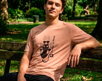 T-shirt met afbeelding van een kat die zich vastklampt | T-shirt