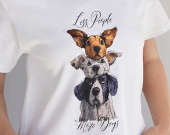 T-shirt met gestapelde hondenportretten, illustratie 'Minder mensen, meer honden', grappig cadeau voor hondenliefhebbers