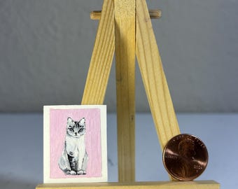 Envío gratis Miniatura Pequeña Pintura al óleo hecha a mano Gato Gatito Arte Original Casa de muñecas Retrato de mascota Ooak Rosa Gris Atigrado Original