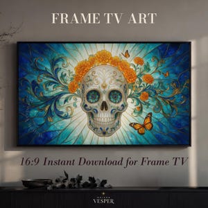 Op de afbeelding: Digitale kunst voor een Frame TV met een centrale schedel versierd met oranje afrikaantjes en blauwe filigraanpatronen. De achtergrond toont een blauw glas-in-loodeffect met stralende lichtstralen en oranje monarchvlinders.