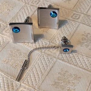 sarah cov silver and blue stone cuff link and tie tack