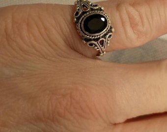 vintage onyx sterling silver ring (size 4)