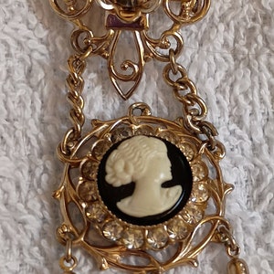 vintage victorian cameo brooch
